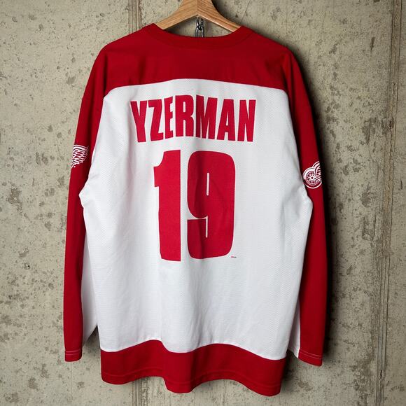 Detroit Red Wings NHL Steve Yzerman Vintage Off The Bench XL Jersey - Picture 4 of 5
